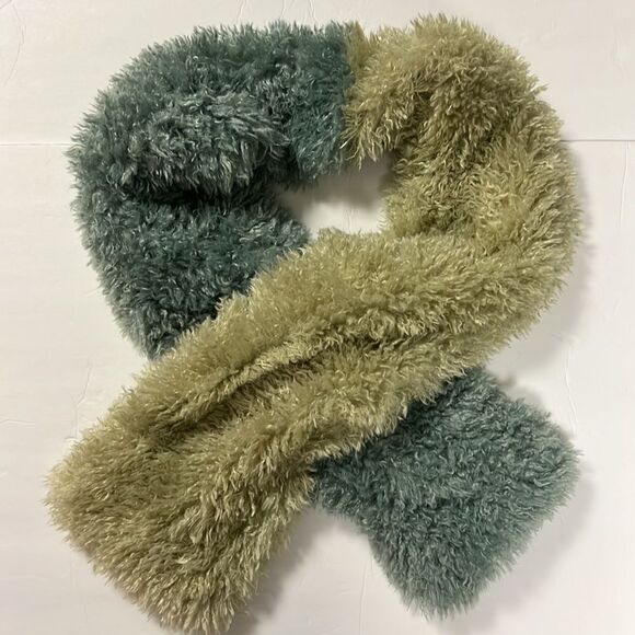 Anthropologie Fluffy Colorblocked Scarf in Mint - Picture 5 of 12